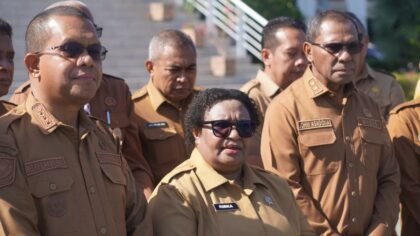 Wamendagri Ribka Haluk memimpin Apel Kesadaran ASN Pemprov NTT di Kupang, 21 September 2026